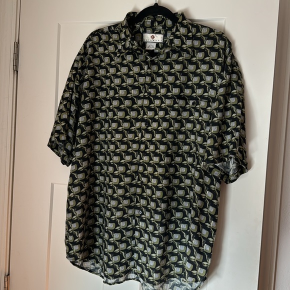 Men’s button up short sleeve dress shirt. Two shirts - Picture 7 of 8